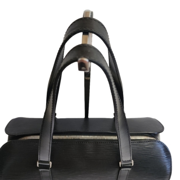 MI 1025 Authentic noir epi leather Louis Vuitton soufflot bag with pouch - Picture 6 of 12